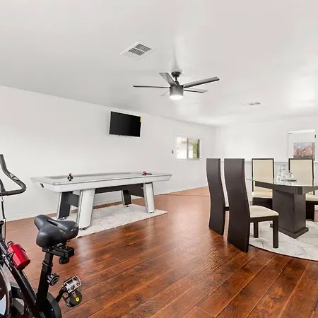 5 Bedrooms With Chefs Kitchen 2 Masters Room And Game Lounge